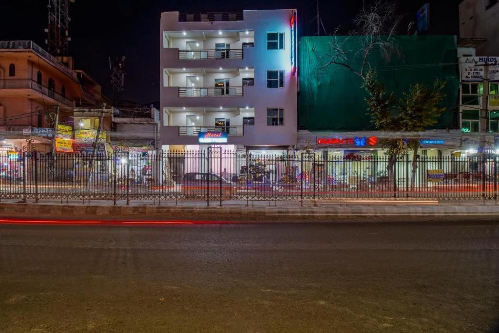 Hotel Classic Paradise Νέο Δελχί Εξωτερικό φωτογραφία